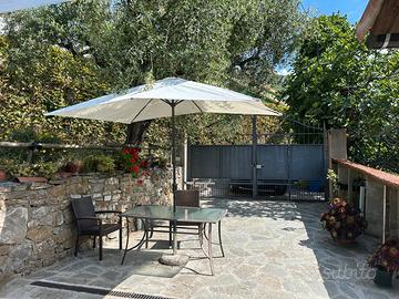 Cottage indipendente con giardino