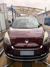 Megan Grand  Scenic Renault 2013