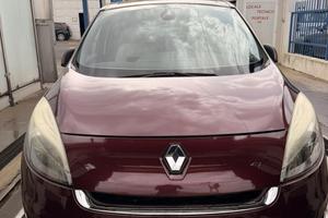 Megan Grand  Scenic Renault 2013