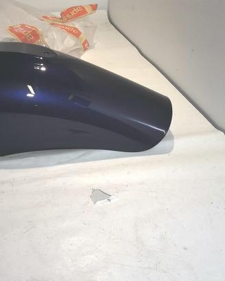 PARAFANGO ANTERIORE BLU SCARABEO 500 APRILIA AP815