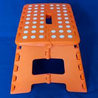 sgabello colore arancione