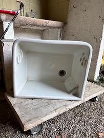 Lavabo grande in ceramica