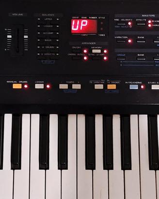 tastiera Roland E-15.