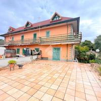 VILLA A SCHIERA D'ANGOLO A VELLETRI