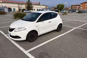 Lancia Ypsilon 1.2 gold neopatentati