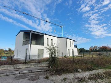 PORZIONE DI BIFAMILIARE A VERONA