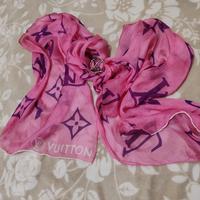 Foulard da donna della Louis Vuitton (Come nuovo) 