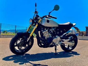 Honda Hornet Cafè racer - Scrambler