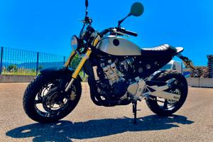 Honda Hornet Cafè racer - Scrambler