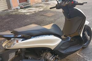 Piaggio Scooter 300