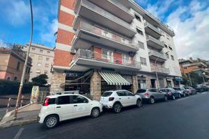 Boccea - negozio posto su due livelli