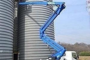 Piattaforma autocarrata elettrica