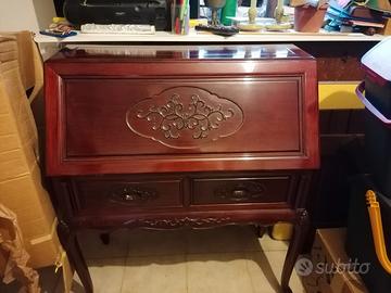 scrittoio più sgabello più specchio