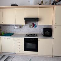 Vendi cucina e divano ad angolo