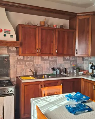 Cucina in noce massello completa di elettrodomesti