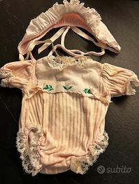 Abitino/Pagliaccetto e Cuffietta bambola Baby Viva