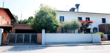 Borgomeduna bifamiliare giardino doppio posto auto