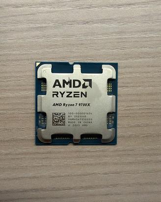 Processore AMD Ryzen 7 9700X (Socket AM5)Mai Usato