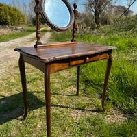 Tavolino da toeletta