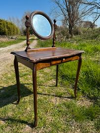 Tavolino da toeletta