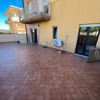 Appartamento piano terra con terrazzo e garage