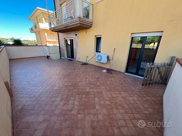 Appartamento piano terra con terrazzo e garage