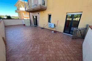 Appartamento piano terra con terrazzo e garage