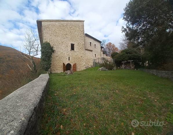 VALLO DI NERA - MERAVIGLIOSO CASALE IN PIETRA CON