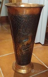 Portaombrelli in rame decorato con cervi in riliev