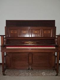 pianoforte a muro