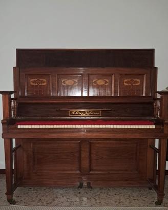 pianoforte a muro