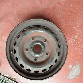 Un cerchio ruota da 16" per Transit