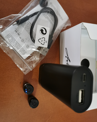 Auricolari bluetooth e Powerbank 2 in 1 nuovi