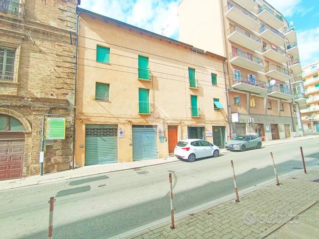 3 LOCALI A CHIETI