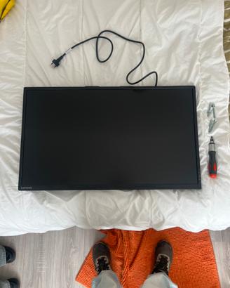 Monitor 32” 2.5K Lenovo + Supporto a Muro