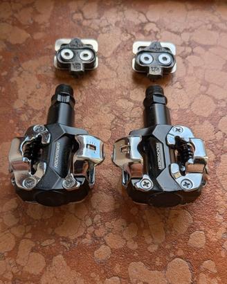 Pedali automatici e tacchette compatibili Shimano