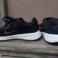 Nike Revolution 