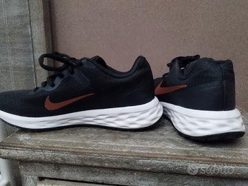Nike Revolution 