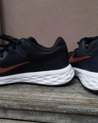 Nike Revolution 