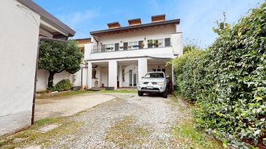 VILLA SINGOLA A SEREGNO