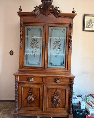 Credenza venatoria in noce con alzata