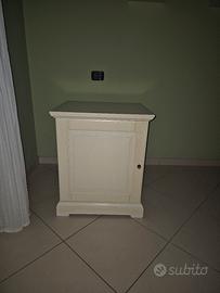 Comodini, tavolo portacomputer, tavolino salotto 
