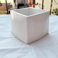 Vaso "Cortile Silenzioso "| in cemento bianco 
