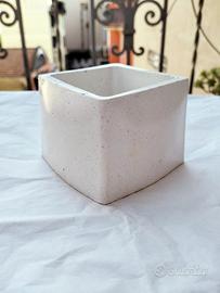 Vaso "Cortile Silenzioso "| in cemento bianco 