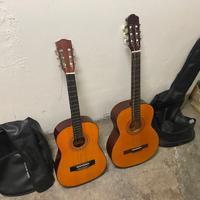 Coppia chitarre classiche, fascino intramontabile.