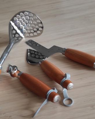  Set 4 utensili da cucina in acciaio e legno 