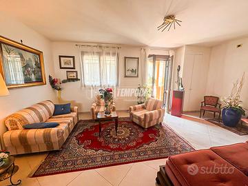 APPARTAMENTO CON GARAGE PRIVATO A POCHI PASSI DAL