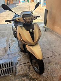 Beverly 300 anno 2023