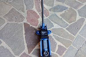 Cric per auto 