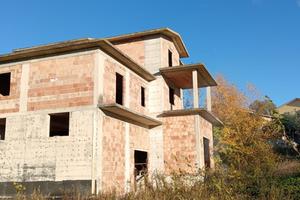Vendita Casale rustico con terreno